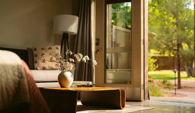 Nama-Stay Suite 1 | King, 5 Min to Zion NP in Springdale