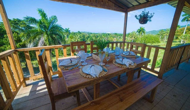 Natural Retreat with Jacuzzi and Stunning Views in Vista al Valle in La Colorada