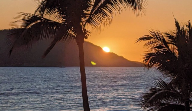 NEW! Beautiful condo with a stunning view across the beach in Golden Zone. in Mazatlán