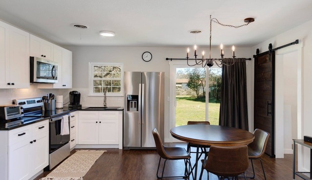 New SPA! Dwntwn DRIP Bluff St Cottage & Guest House! Walk to Food, Bars & Music! in Dripping Springs