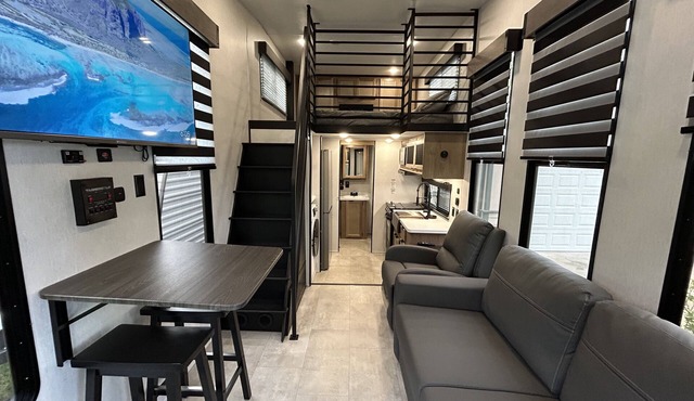 New tiny house near Grass Valley - hot tub access! in Rough and Ready