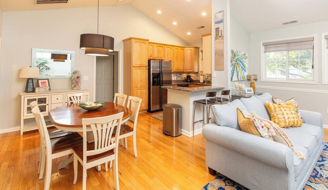 Newly Available Upscale 3-bedroom Rehoboth Beach Getaway / Pool & Hot tub summer in Rehoboth Beach