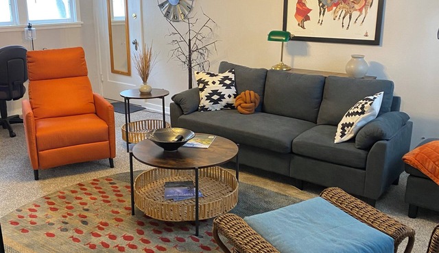 Newly remodeled desirable NW Hill home lower Apartment Walk to RoundUp/Downtown in Pendleton