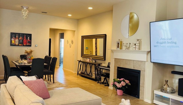 Nice & Cozy home: Central location, minutes to Six Flags, Golf clubs, Sea World in San Antonio