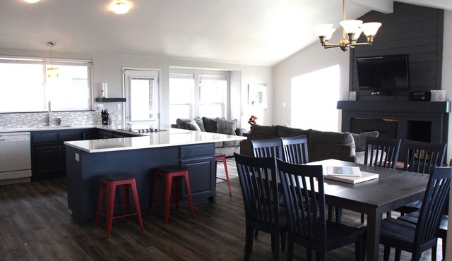 Ocean view, 100 yards to beach, pet friendly, secure fenced yard. in Bandon