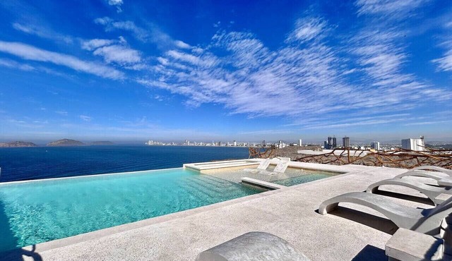 Ocean view + infinity pool (via GPS) in Mazatlán
