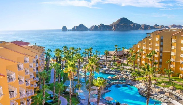 Oceanfront 2 Bedroom Villa, Valentines Day, Hot Tub overlooking Medano Beach in Cabo San Lucas