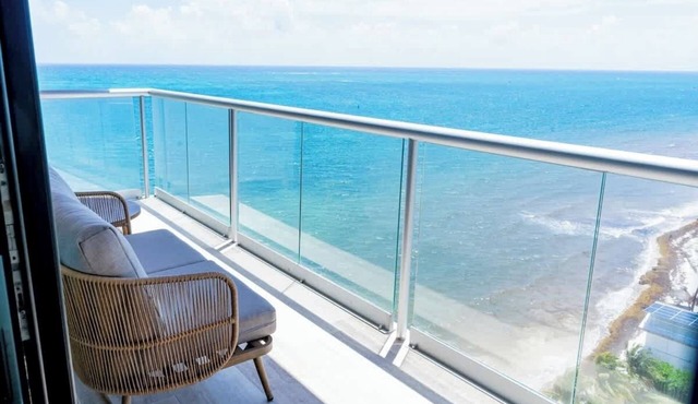 Oceanfront 2BR - Puerto Morelos - 2 Pools & Gym