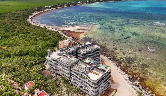 Oceanfront 4BR Duplex in Maiim Tankah w/Pool & Gym