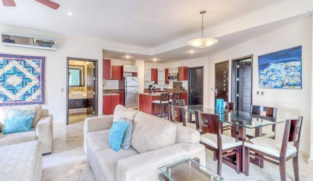 Oceanfront Condo: Infinity Pool & Beach Access