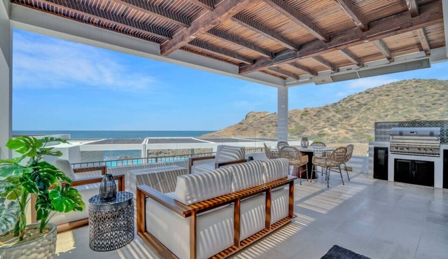 Oceanfront Condo w/Private Jacuzzi Cerritos in Los Cerritos