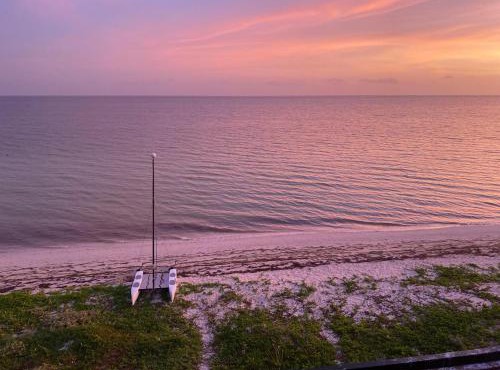Oceanfront Paradise Family Friendly in Telchac Puerto