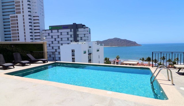Oceanfront paradise with pool By GPS in Mazatlán