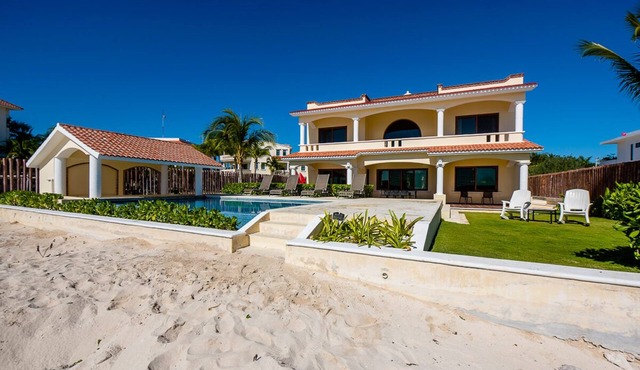 Oceanfront Villa w/amazing views. Infinity Pool, Chef Upon Req, Welcome Gifts! in Playa Paraiso