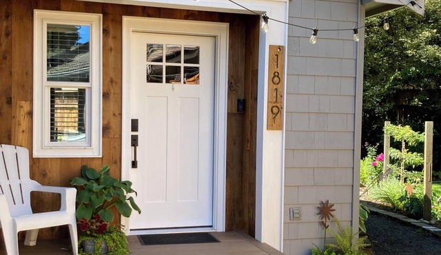 Oly Oasis - charming bungalow in Olympia with WiFi, AC and your own backyard!n in Olympia