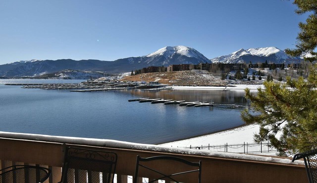 On Lake, WOW Views! 4 Kings, Big Deck. Walk to Marina, Concerts, Events in Dillon