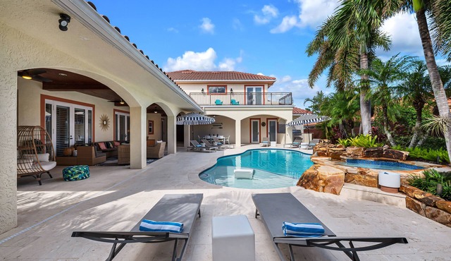 Paradise Palm Villa- SEE OUR NEW POOL AREA AND OUTDOOR KITCHEN! in Naples