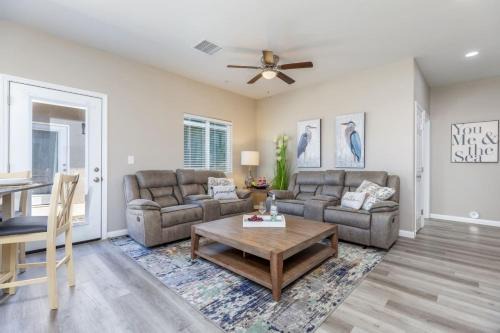 Peaceful Escape 4 Bathrooms 21 in Ridgecrest