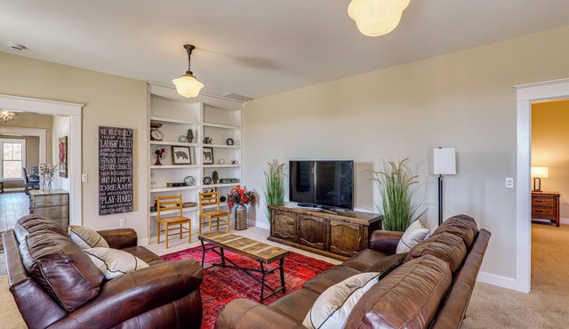 Peaceful, Serene Getaway 17 Mi to Dtwn Roswell! in Roswell