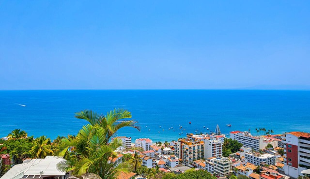 Penthouse Gardenias | 3BR/2.5BA | Ocean View Balcony in Puerto Vallarta