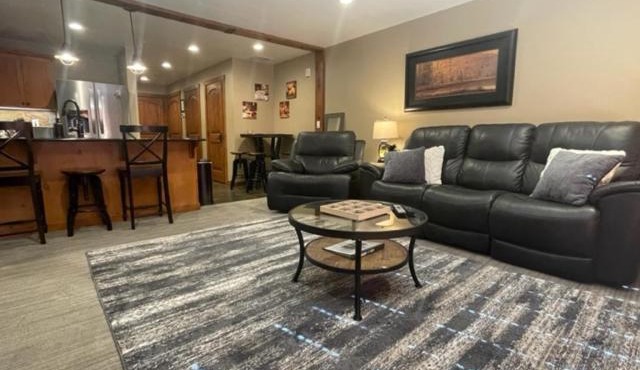 Penthouse Mountain Haven with Community Spa Room in Kellogg