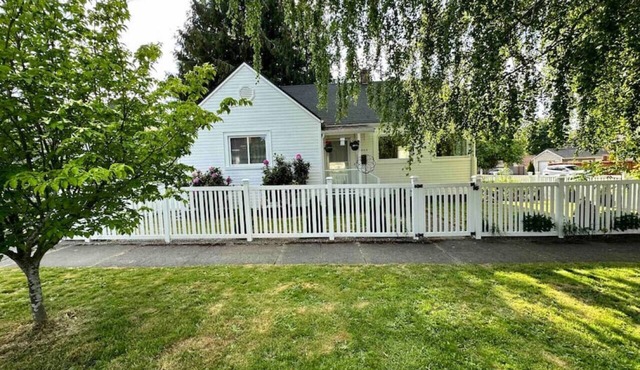 Pet Friendly Home with Hot Tub & Fenced Yard in Tacoma