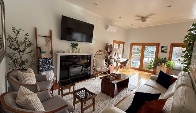 Ponder Point waterfront cottage in Windham