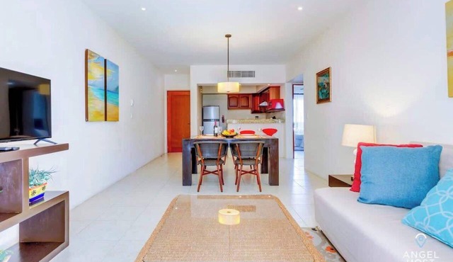 Pool, Gazebo, Parking, 2 Blocks to Beach & 5th Ave