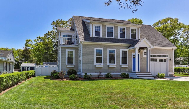 Popponesset-3 bedrooms, 4 baths, Sleeps 6, w/outdoor shower in Mashpee