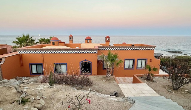 Pristine Beach Front, 3br Villa, tropical oasis, on the Sea of Cortes. with AC! in San José del Cabo