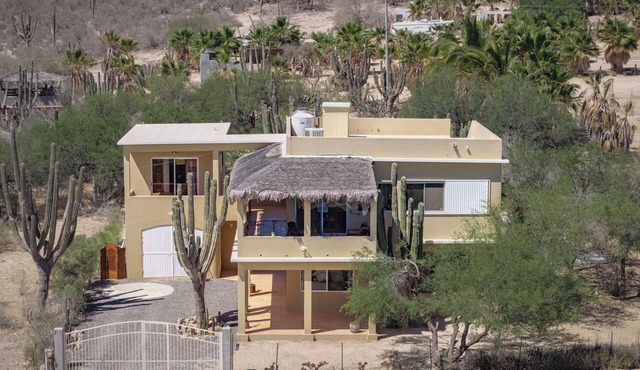 Private 3 bedroom House with Pool, Ocean & Cardón Forest Views Near South Beach in La Ventana