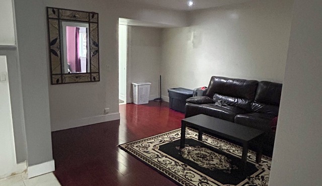 Private & cozy 2 bedrooms suite in Maple Ridge in Maple Ridge