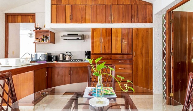 Private park-view terrace. 10 mins to the beach in Cancún