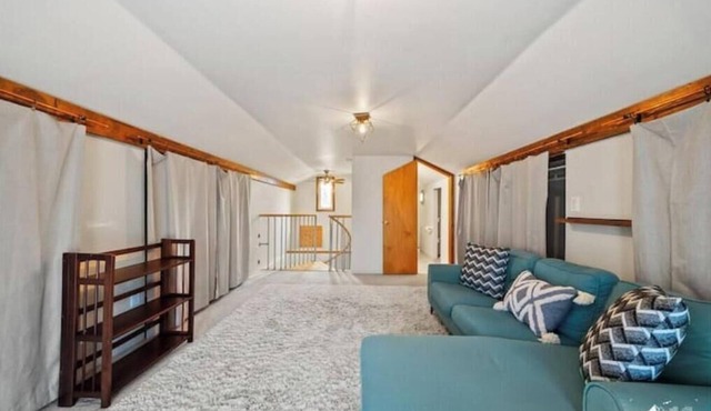Private, Spacious 5 Bedroom House in Anchorage