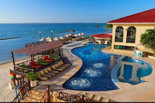 Punta me Apartment beach front in the hotel & Waterpark in Cancún