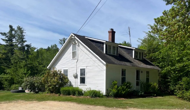 Quaint 3-bedroom farmhouse in peaceful Mason, NH. in Mason