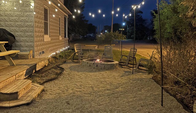 Red Dirt Retreat - Sleeps 14 - Cuyuna - Fire pit in Crosby