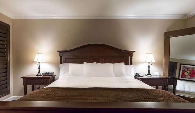 Relax and Unwind! Pool, Free Breakfast, Short Drive to Winchester Mystery House in Cupertino