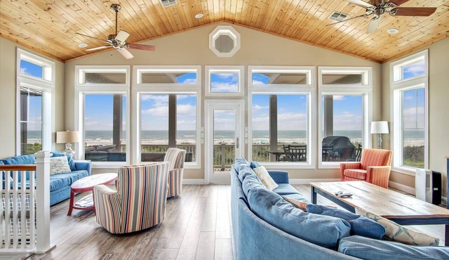 Relax in a Beautiful 6-Bedroom Beachfront Home with Panoramic Beach/Ocean Views in Port Aransas
