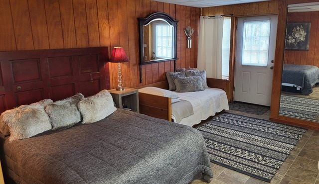 Relax & unwind surrounded by nature @ Lacey Michele's Castle! -Pet Friendly! in Omaha