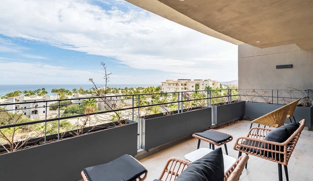 Rooftop Infinity Pool & Ocean Views in San José del Cabo