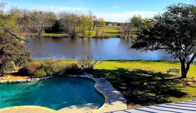 Rustic-Farmhouse Estate (6 Acres, Pool & Private Pond) in Rockwall