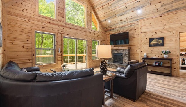 Rustic Retreat with Modern Comforts in Zoe