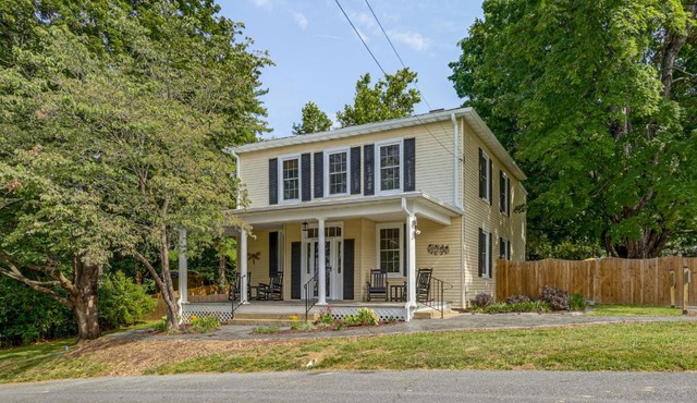 Sauna & Fire Pit, Quiet 2-Unit Combo in Broadway in Broadway