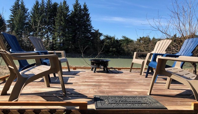 Scenic Riverfront Retreat - An Outdoor and Wildlife Enthusiast's Dream! in Juneau