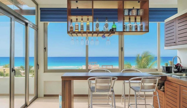 Sea-View Penthouse - Isla Mujeres - Walk to Beach in Isla Mujeres