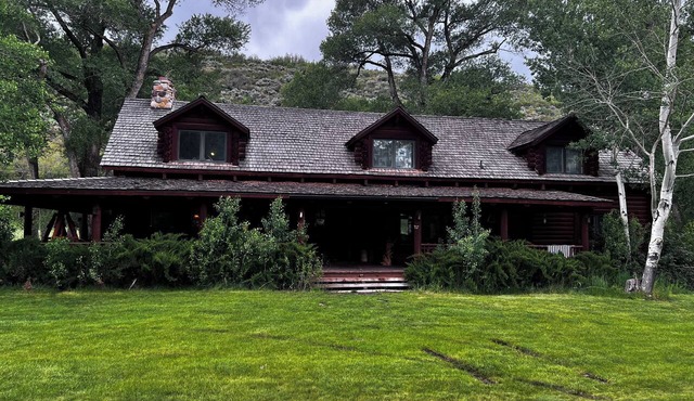 Secluded forest cabin with lush yard and great loft.Recreation of all types near in Wallsburg
