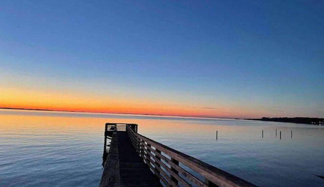 SERENE SOUND RETREAT OBX/Sandy Beach/Dog Friendly in Manteo