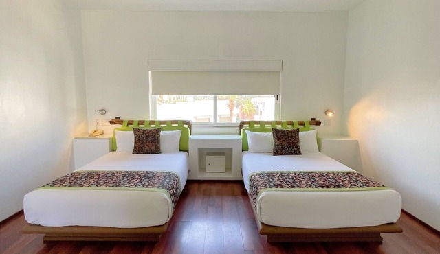 Seven Crown Express & Suites by Kavia in Cabo San Lucas