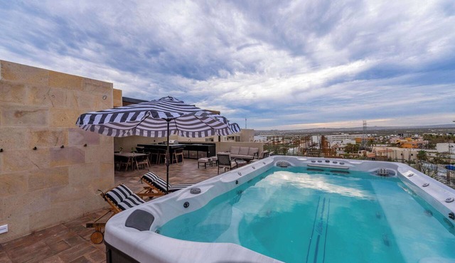 Sleeps 8 -Rooftop Penthouse @ Visa Vela + Jacuzzi in El tezal
